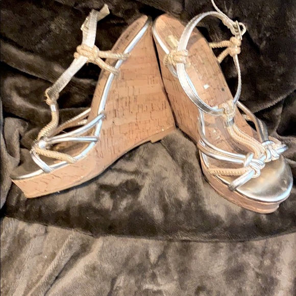 Colin Stuart gold wedge shoes - Picture 2 of 5